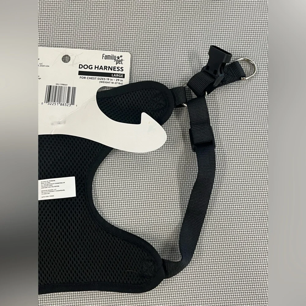 Breathable dog harness w/ adjustable straps. Lightweight, flexible. Size M-L NWT